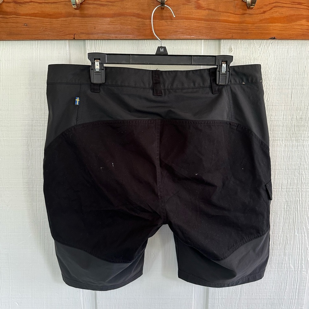 Fjall Raven Women’s Black Nikka Curve Outdoor Shorts - Picture 2 of 7